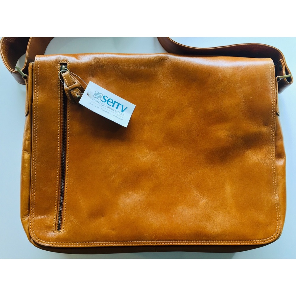 ⭐️NWT LEATHER MESSENGER BAG FROM SERRV⭐️